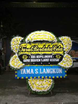 Papan Bunga Duka di Tombariri